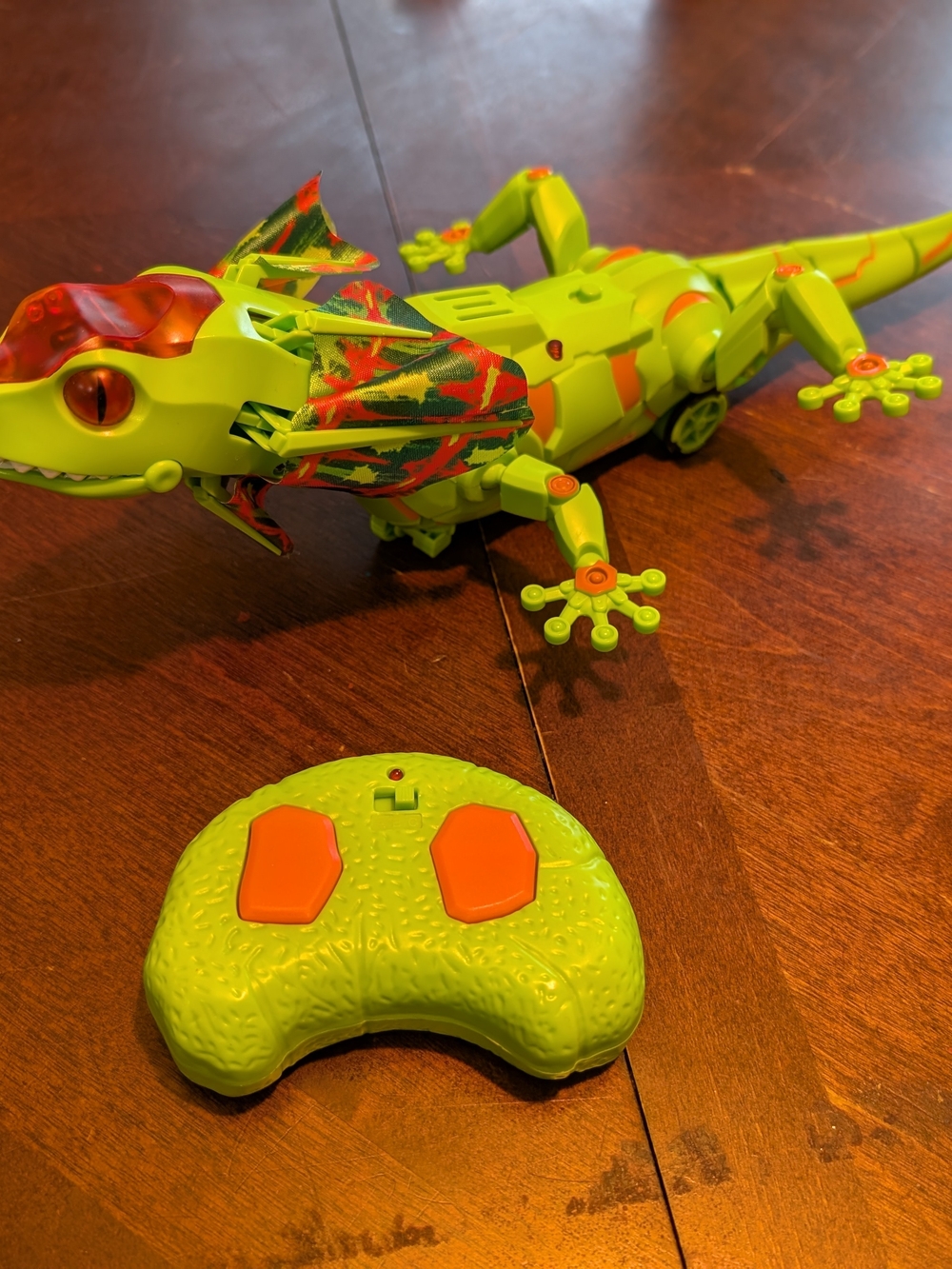 Green Lunging Lizard w/remote control Bearded Dragon Kids toy New Bright tested